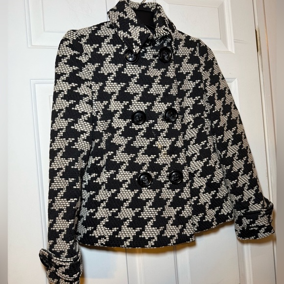 Talbots Black & White Geo Print Wool Blend Crop Jacket Petite Size 2 Buttons - Picture 1 of 7